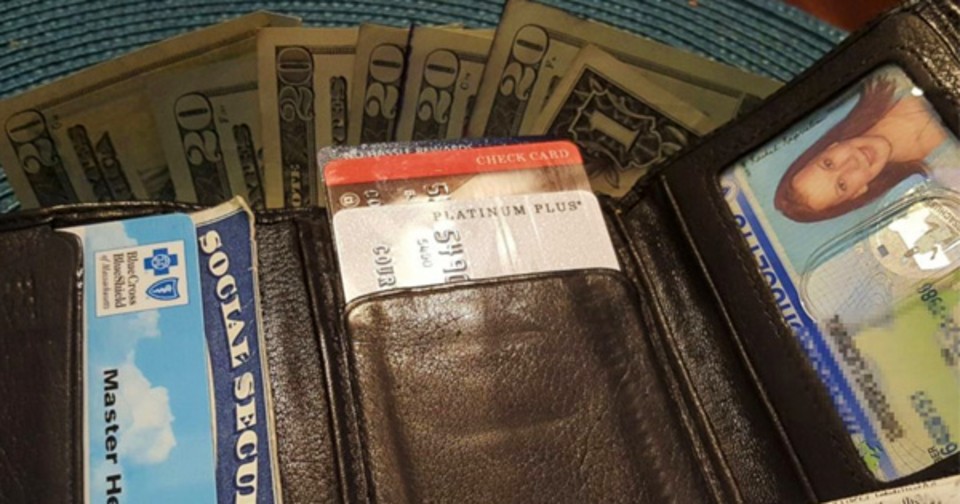 I have my wallet. Wallet stolen.